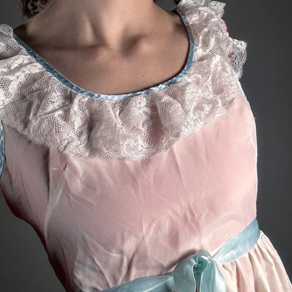 Sweet Vintage Nylon Nightdress Wrap Style - Picture 4 of 7